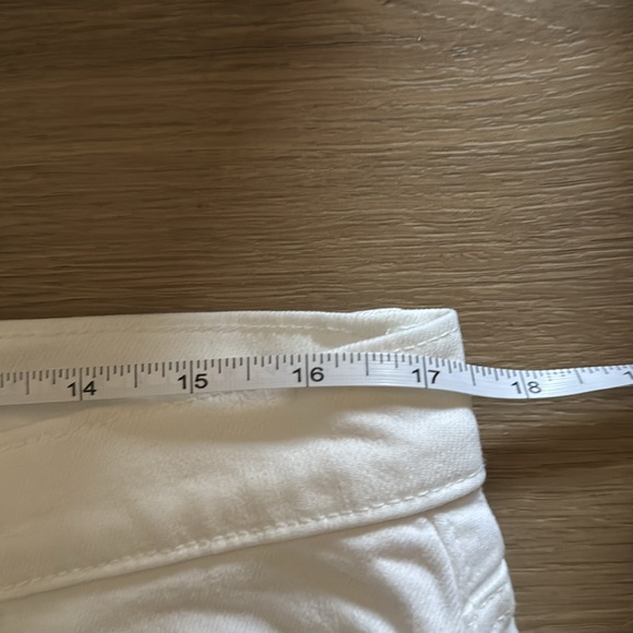 GAP White Shorts - Picture 6 of 7